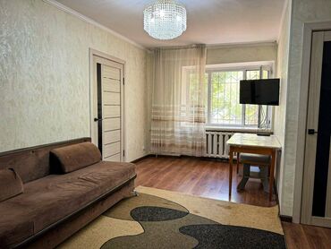 продается квартира жк восточный парк: 2 бөлмө, 43 кв. м, Хрущевка, 1 кабат, Косметикалык ремонт