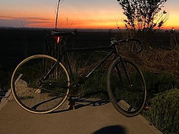 Городские велосипеды: Фикс-байк/трековый велосипед - Рама: стальная, классическая геометрия — 9