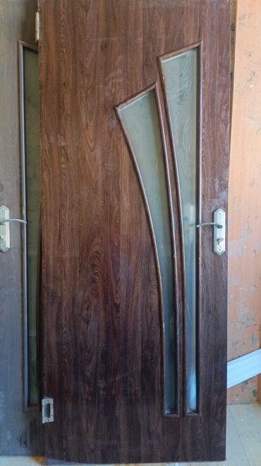 декоративные головы животных на стену: MDF qapı – dekorativ şüşəli model - Material: tünd qəhvəyi ağac