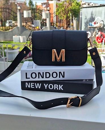 Modni rančevi: Ženska crossbody torba sa metalnim slovom “M” - Kompaktna torbica — 12