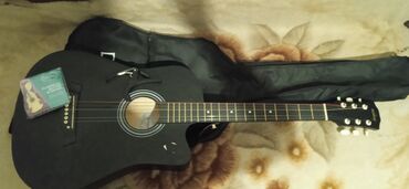Гитара А-16 новая 
в камплекте медиаторы чехол кипедастор и струны