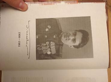 Bədii ədəbiyyat: Rus dilində bədii ədəbiyyat kitabları dəsti Dəstdə olan adlar: - — 10