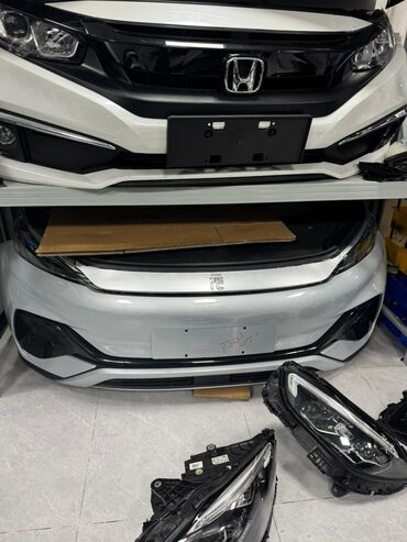 Бамперы и комплектующие: Бампер Toyota, Аналог — 2