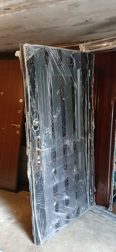 Divanlar: Seyf qapı tezedi cox az istifade olunub teze satışı 335 azn di