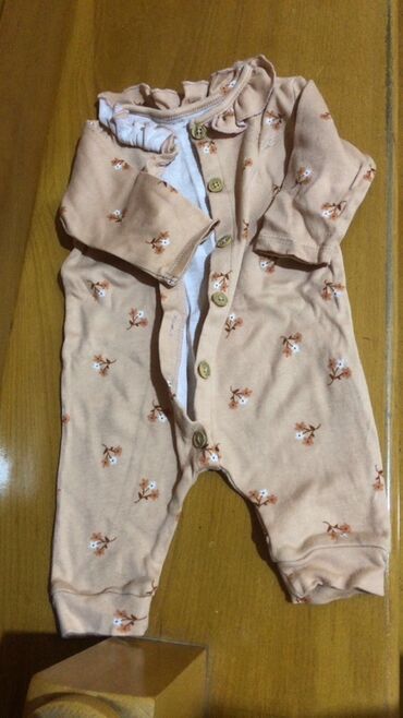 Dəstlər: Körpə geyim dəsti - 3 ədəd qalın, ayaqlı tulum: - Açıq mavi rəngdə — 15