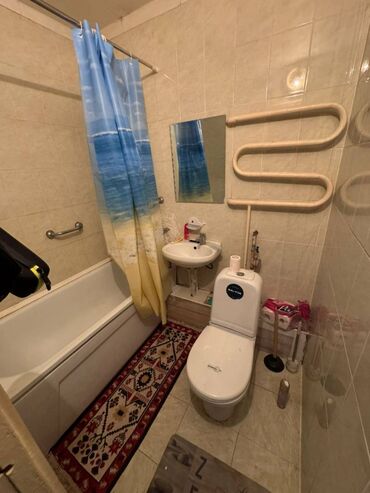 продаю 2х команатную квартиру в 7 мкр: 1 бөлмө, 32 кв. м, 104-серия, 2 кабат, Эски ремонт