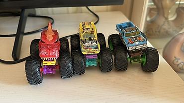 monster truck: Набор из 3 игрушечных hotwheels монстр траков - Масштаб примерно — 2