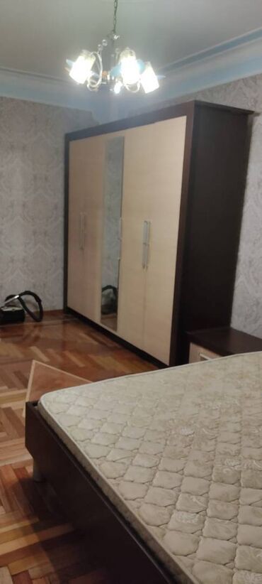 Uzunmüddətli kirayə mənzillər: Azadliq metrosuna yaxin 9 mertebeli binanın 4-cu mərtəbəsində — 4