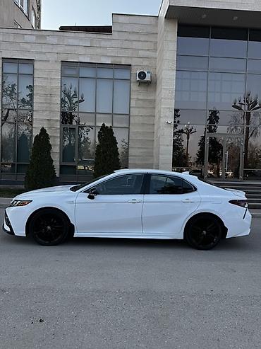 Toyota: Toyota Camry: 2021 г., 2.5 л, Вариатор, Гибрид, Седан — 5