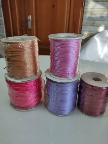 мотор швейных машин: Продаю остатки швейной фурнитуры,подкладочной ткани,отрезы ткани на