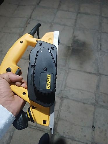 120 fbs: DEWALT DW680 elektrik rəndə - Model: DW680 (Type 4) - Güc: 7.0 A - — 3