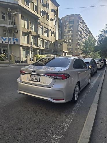camry arxa stop: Toyota Corolla, gümüşü rəng, sedan gövdə. Rənglənməyib udarı vuruğu — 6