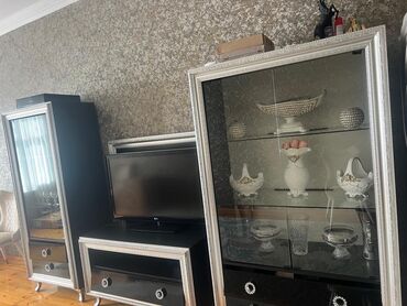 Mebel şəkildən də göründüyü kimi yeni kimidir.Az istifadə olunub