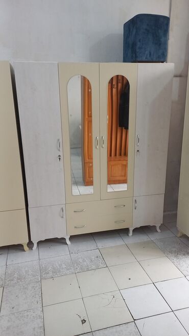 Sifarişlə dolablar: Düz dolab, Dəhliz üçün, Yataq otağı üçün, Paltar üçün, Açılan, 3 qapılı — 10