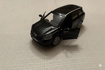 oyuncak masinlar: Qara rəngdə metal oyuncaq SUV model avtomobil - Realistik dizayn — 2