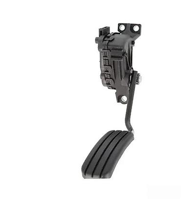 vodeni transport: RENAULT RENO TRAFIC TRAFIK PAPUCICA PEDALA GASA NOVO HELLA | Vise — 1