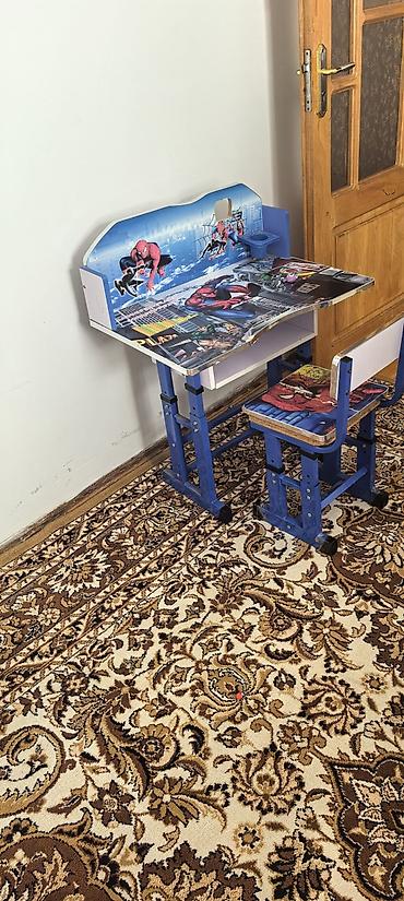 stul plastik: Uşaq üçün dərs masası və stul dəsti – “Hörümçək Adam” temalı. - Rəng — 1