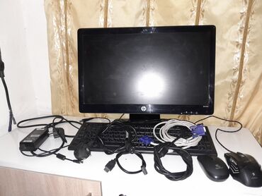 HP brendinin 20353 modeli olan monitor. Qara rəngdədir və klaviatura