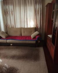 дом на жибек жолу: Срочно сдаю 3 комнатный дом в районе Беш кунгей, по главной улице (