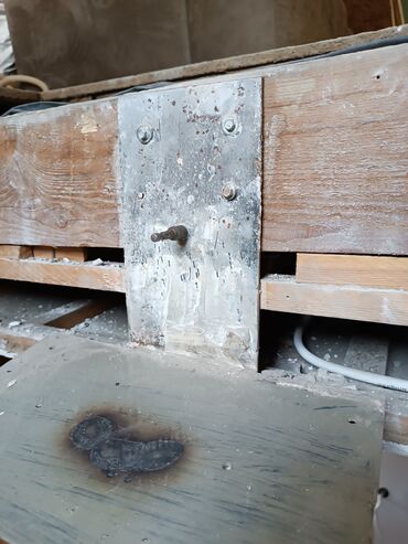 Металлические лестницы: Металлическая винтовая лестница со ступенями серого цвета — 2