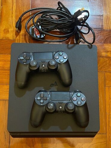 soyuducular işlenmiş: PlayStation 4 Slim 500GB oyun konsolu Komplekt: - PS4 Slim konsolu