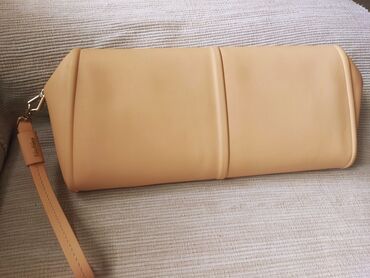 zenska kozna torba trendy: Original MaxMara kozna torba u odlicnom stanju, kajsija boja