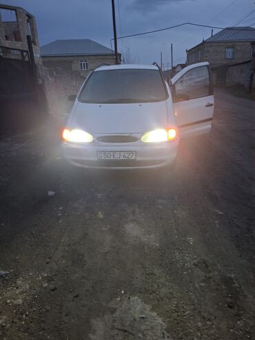 Ford: Ford Galaxy, ağ rəng, miniven/krossover sinfi. Xarici xüsusiyyətlər — 2