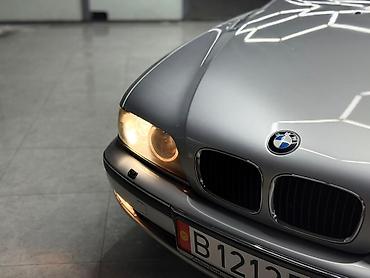 Другие детали салона: BMW — интерьер бизнес-класса с классическим оформлением и богатыми — 14