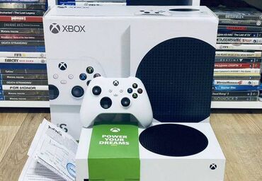 xbox s: Xbox Series S oyun konsolu təzə yeni bağlı plomb ustündədir. Bron