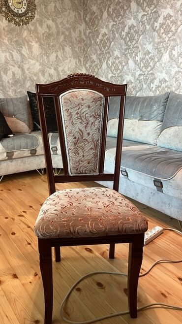 Masalar: Qonaq otağı üçün, İşlənmiş, Qatlanmayan, Stul