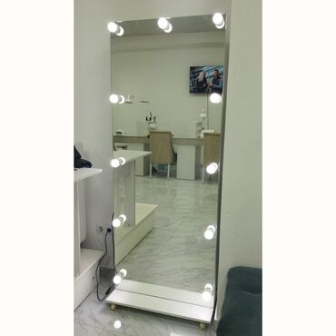 зеркала в полный рост: Безрамное зеркало на полный рост. Размер 180×80см. 11ламп