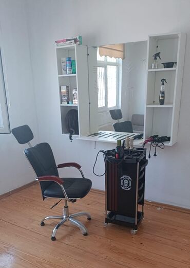 ikinci əl əşya: Qeyd: Her biri Yenidir. Salon kreslosu 150 azn Termosu 70 azn Tekerli