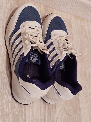 Krasofkalar və idman ayaqqabıları: Yelen krassovkası. Teze kimidir. 42 razmerdir. Baha alınıb 9 manat -da lalafo.az — 7 Krasofkalar və idman ayaqqabıları: Yelen krassovkası. Teze kimidir. 42 razmerdir. Baha alınıb 9 manat — 7