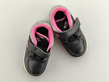 buty sportowe dziecięce nieprzemakalne: Buty sportowe Nike, 22, Używany
