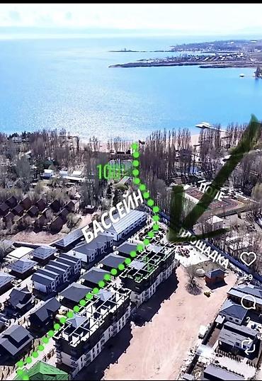 южный мкр: Студия у озера с собственным выходом на террасу/балкон. Планировка и — 1