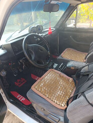 VAZ (LADA): Model: Lada Niva (VAZ 2121/21214 seriyası, 3 qapılı), ağ rəng. Gövde — 11