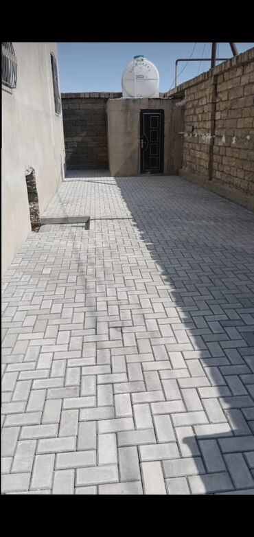 Tamet: Müxtəlif çalarlarda olan beton plitələrdən hazırlanmış səki örtüyü -da lalafo.az — 21 Tamet: Müxtəlif çalarlarda olan beton plitələrdən hazırlanmış səki örtüyü — 21