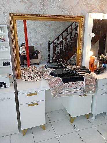 Gözəllik salonları və ev istifadəsi üçün geniş ölçülü makiyaj güzgüsü