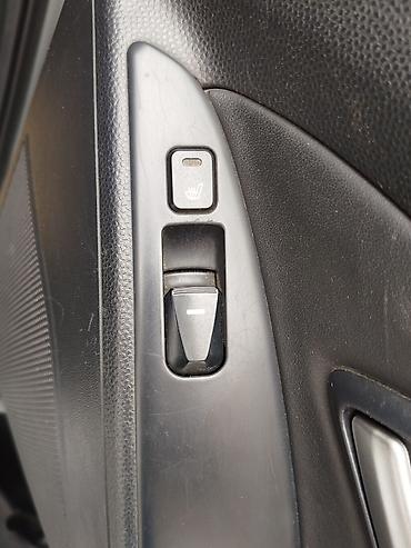 Hyundai: Hyundai ix35: 2.4 l | 2011 il Krossover — 14