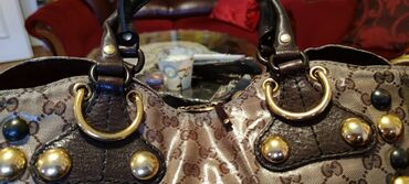 Torbe: Gucci. Fantastična.

Bez ikakvih nedostataka.
45cm x 28cm x 10cm — 12