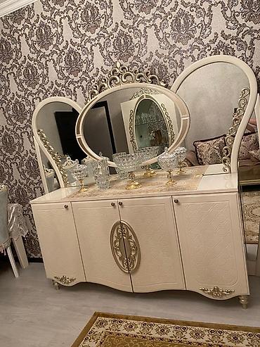 Bufetlər: Klassik üslubda salon üçün bufet-güzgü dəsti - Rəng: krem/şampan — 1