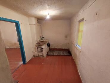 киргшелк дом: 28 кв. м, 2 бөлмө, Унаа токтотуучу жай, Забор, тосулган