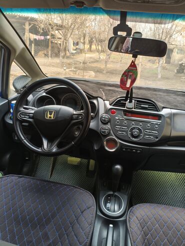 Honda: Honda Jazz: 2011 г., 1.3 л, Автомат, Бензин, Хэтчбэк — 3