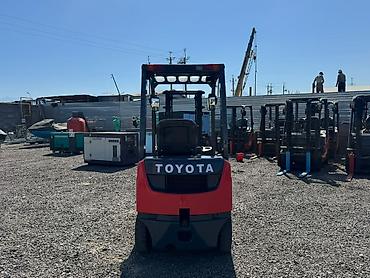 штабелер электрический бу: Погрузчик, Toyota, 2019 г., Колесный, Вилочный — 3