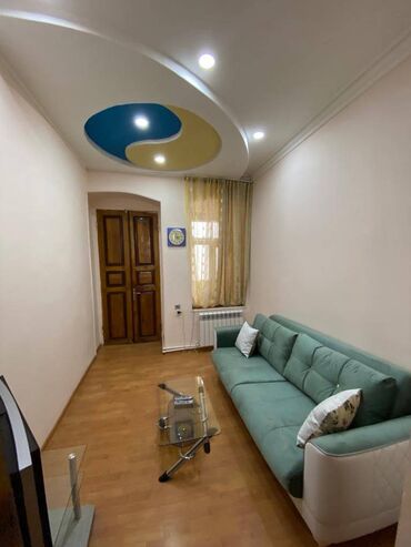 Uzunmüddətli kirayə mənzillər: Qız Qalasının yanında 3 mərtəbəli binanın 2-ci mərtəbəsində ümumi — 11