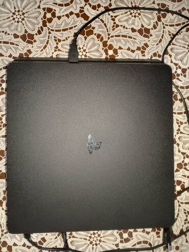 kredit ps4 pro: PlayStation 4 ideal vəzziyyətdə heçbir problemi yoxdu səligəli