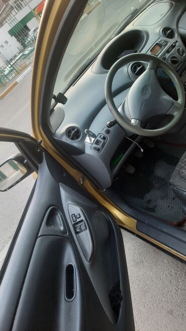 маленькая машина: Toyota Yaris: 2000 г., 1.3 л, Автомат, Бензин, Хэтчбэк