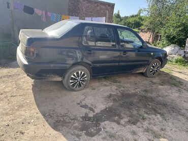 Volkswagen: Volkswagen Vento: 1993 г., 1.8 л, Механика, Бензин, Седан