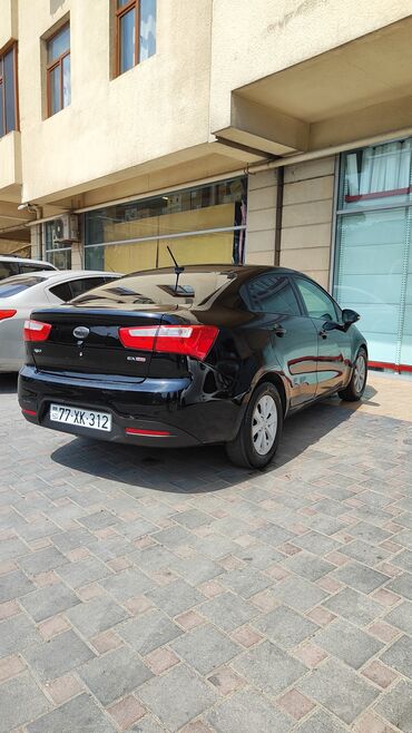 vito 8 1: Kia Rio: 1.6 l | 2012 il Sedan