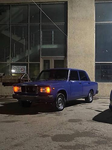 bmw maşını: VAZ 2107, dördqapılı sedan, tünd mavi rəng. - Kuzov: klassik “07” — 4